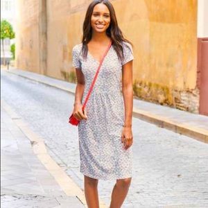 Boden Jersey Dress Size 4 Short Sleeve Ivory Floral Spray EUC Summer Style